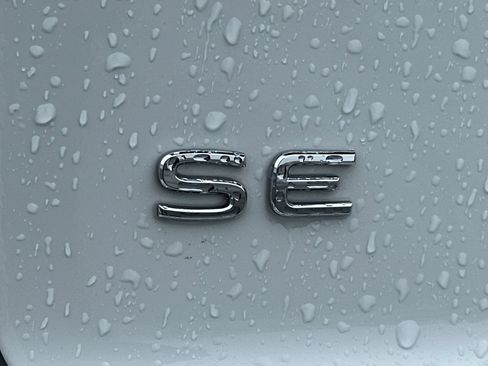 Used 2024 Volkswagen Atlas Cross Sport SE AWD/4WD image 34