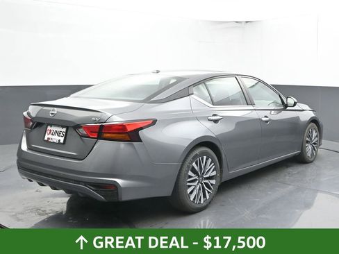 Used 2023 Nissan Altima 2.5 SV image 11