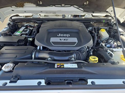 Used 2014 Jeep Wrangler Unlimited Rubicon w/ Max Tow Package AWD/4WD image 31