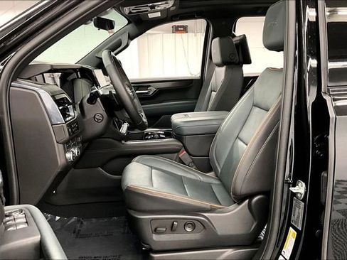 Used 2025 GMC Yukon XL AT4 w/ AT4 Premium Plus Package image 23