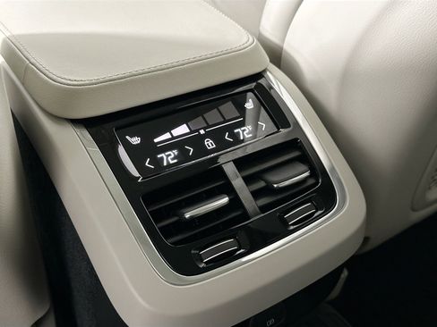 Used 2025 Volvo V90 B6 Cross Country Ultra w/ Protection Package Premier image 27