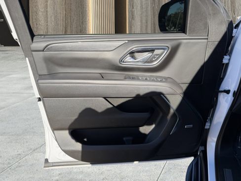 Used 2022 GMC Yukon XL SLT w/ SLT Luxury Package image 14