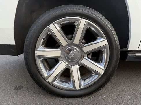 Used 2016 Cadillac Escalade ESV Platinum image 38