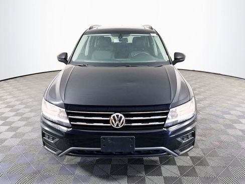 Used 2020 Volkswagen Tiguan SE w/ Panoramic Sunroof Package FWD image 2