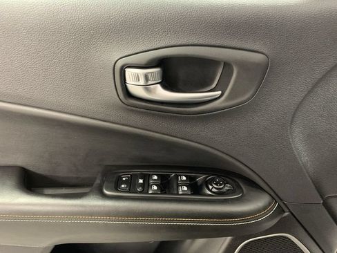 Used 2020 Jeep Compass Latitude w/ Cold Weather Group AWD/4WD image 11