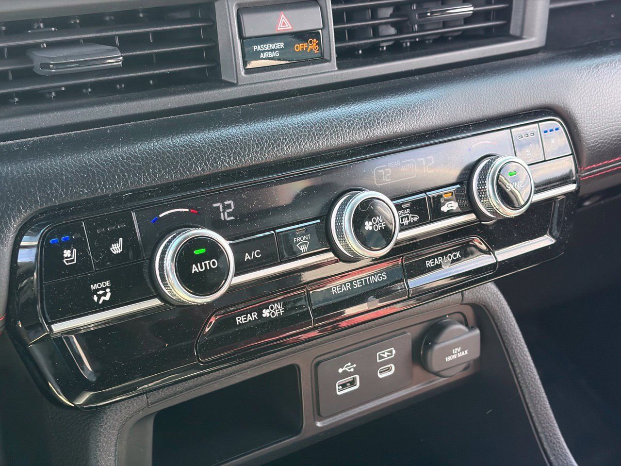 Used 2025 Honda Pilot Black Edition image 9
