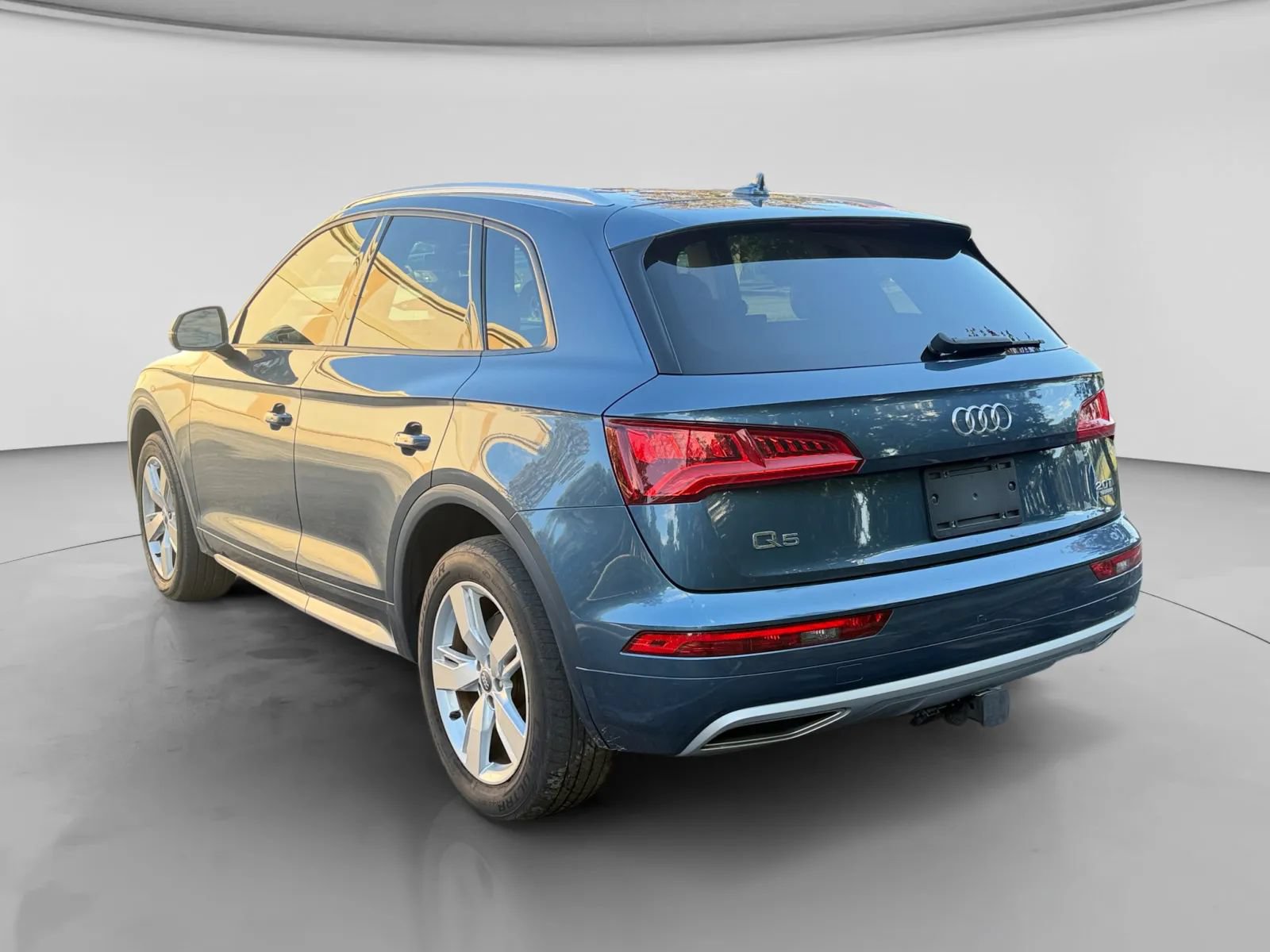 Used 2018 Audi Q5 2.0T Premium AWD/4WD image 3