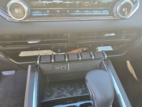 New 2026 GMC Canyon Elevation w/ Convenience Package image 18