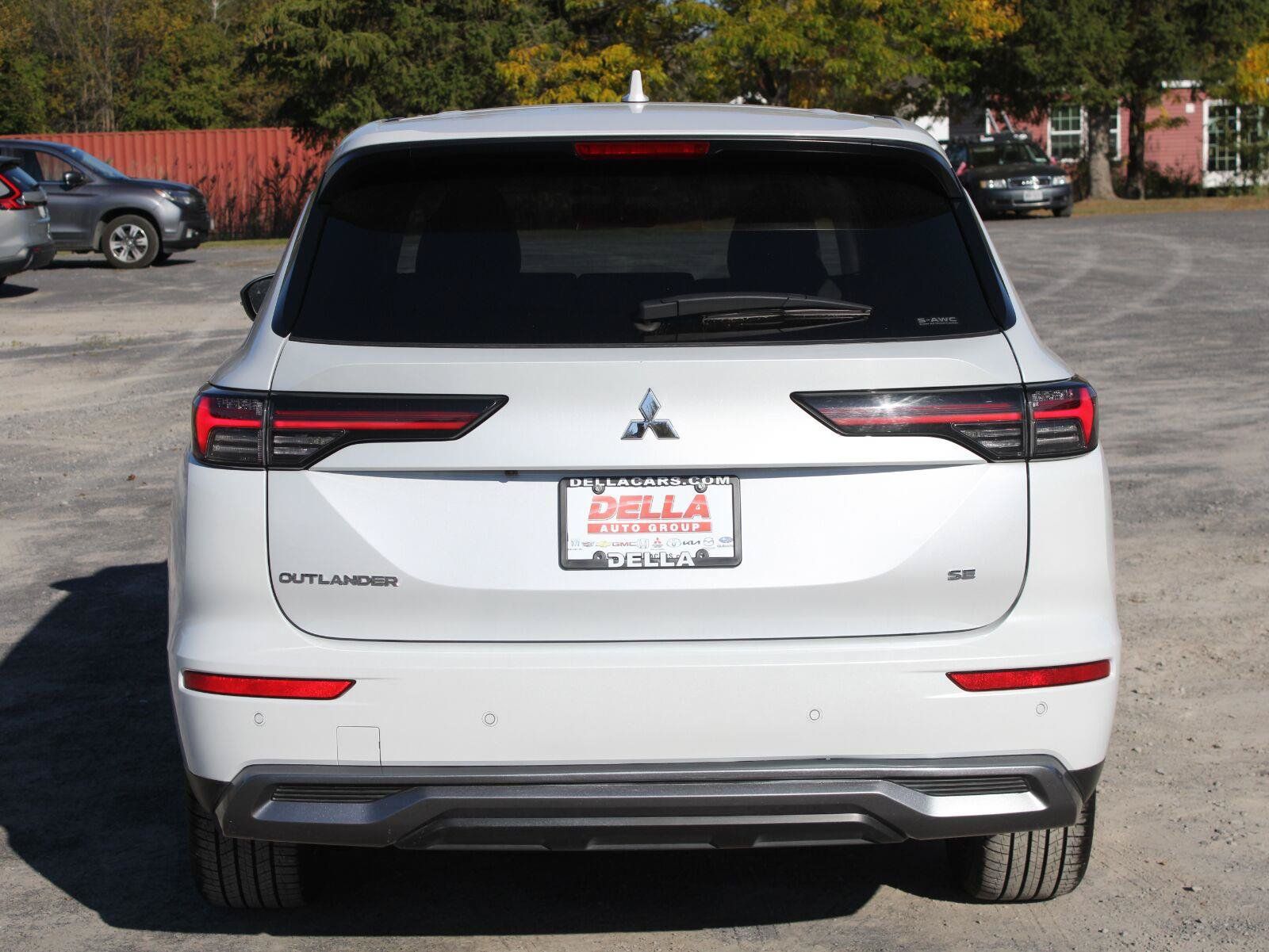 Used 2025 Mitsubishi Outlander SE AWD/4WD image 6
