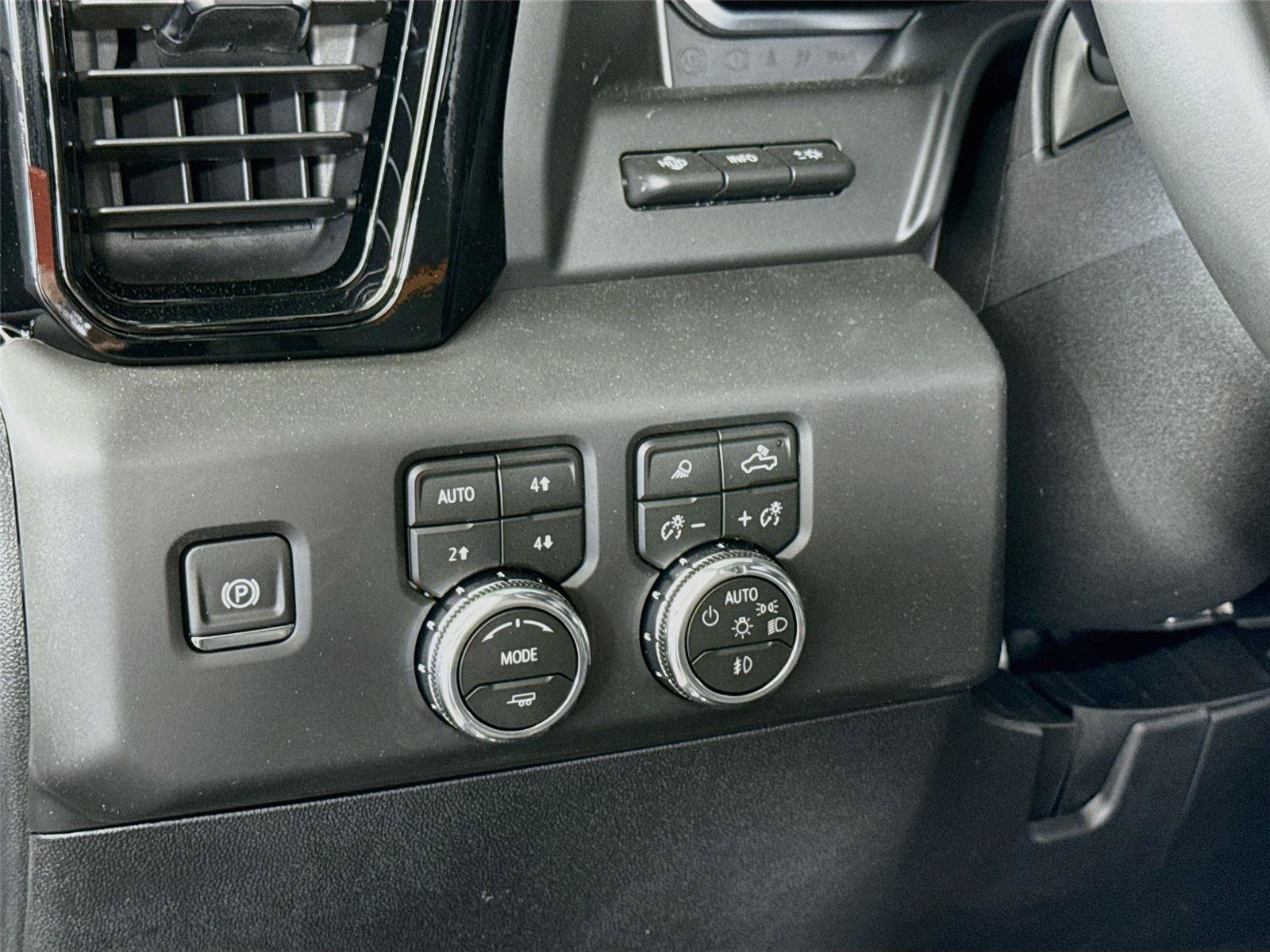 New 2026 GMC Sierra 3500 AT4 w/ AT4 Premium Plus Package AWD/4WD image 4