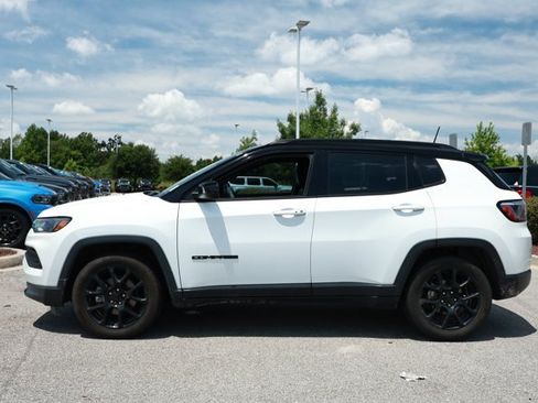 Used 2022 Jeep Compass Latitude FWD image 8