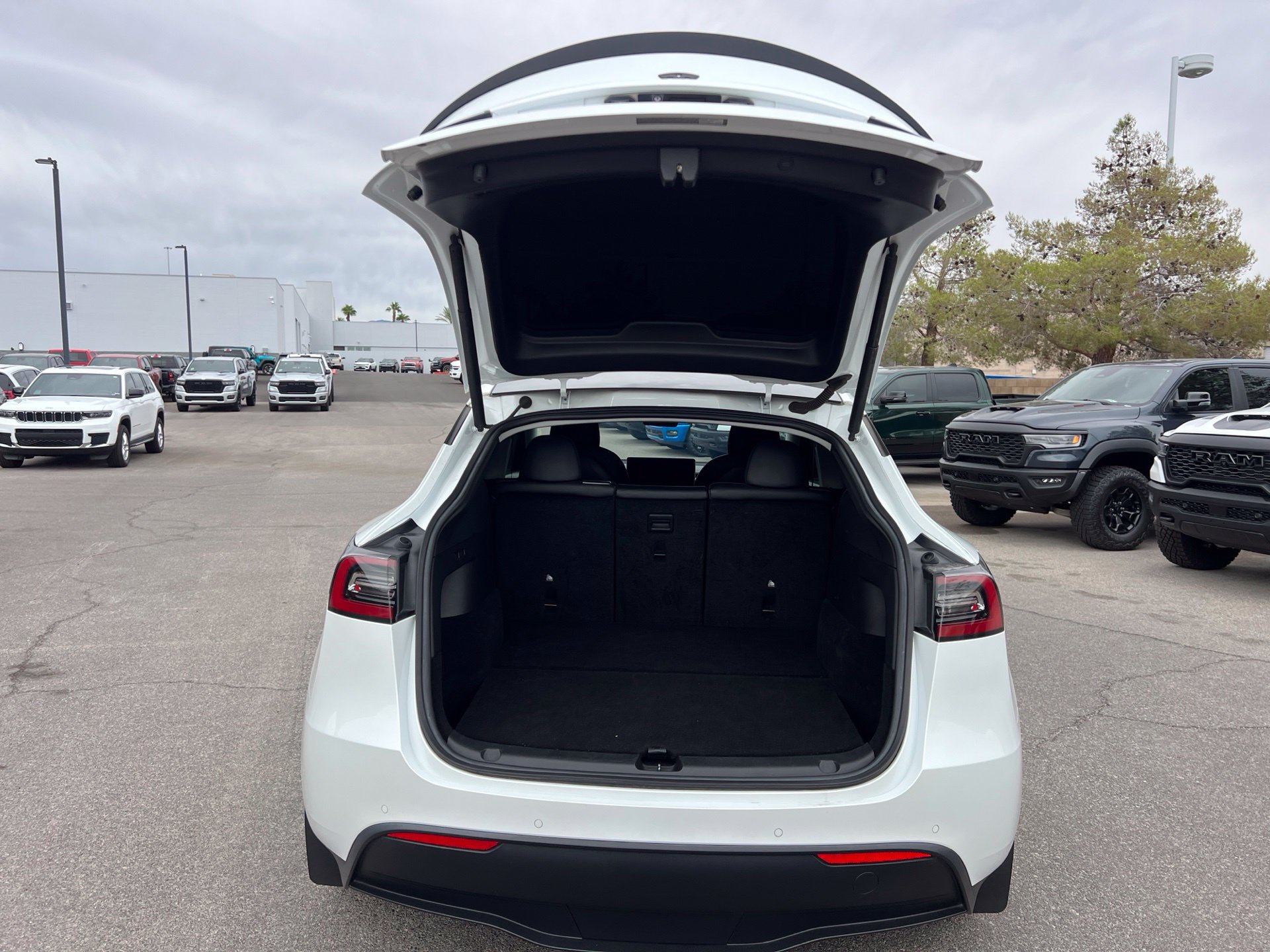 Used 2021 Tesla Model Y Long Range AWD/4WD image 14