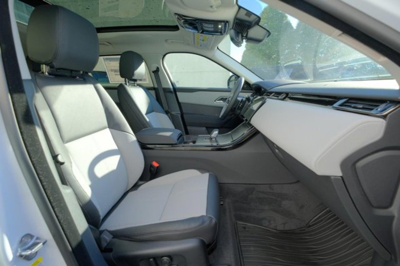 Used 2025 Land Rover Range Rover Velar Dynamic SE AWD/4WD image 19