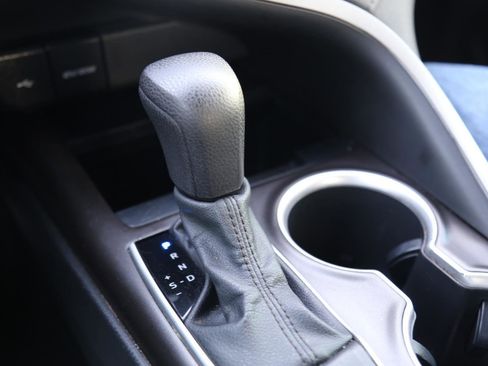 Used 2021 Toyota Camry LE image 18