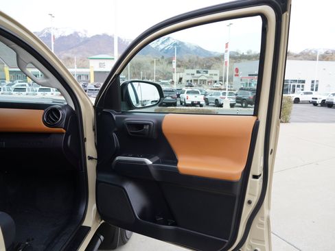 Certified 2018 Toyota Tacoma SR5 image 22