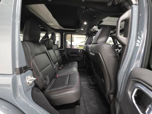 Used 2025 Jeep Wrangler Unlimited Rubicon image 21