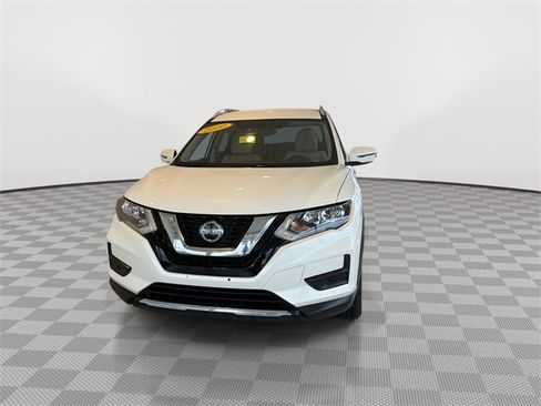 Used 2020 Nissan Rogue SV w/ Premium Package image 4