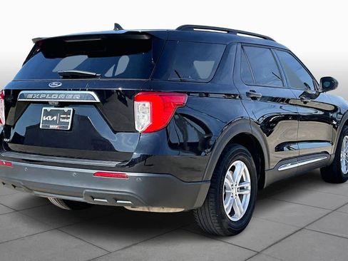 Used 2022 Ford Explorer XLT image 11
