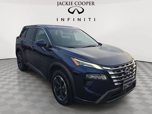Used 2025 Nissan Rogue SV AWD/4WD image 3
