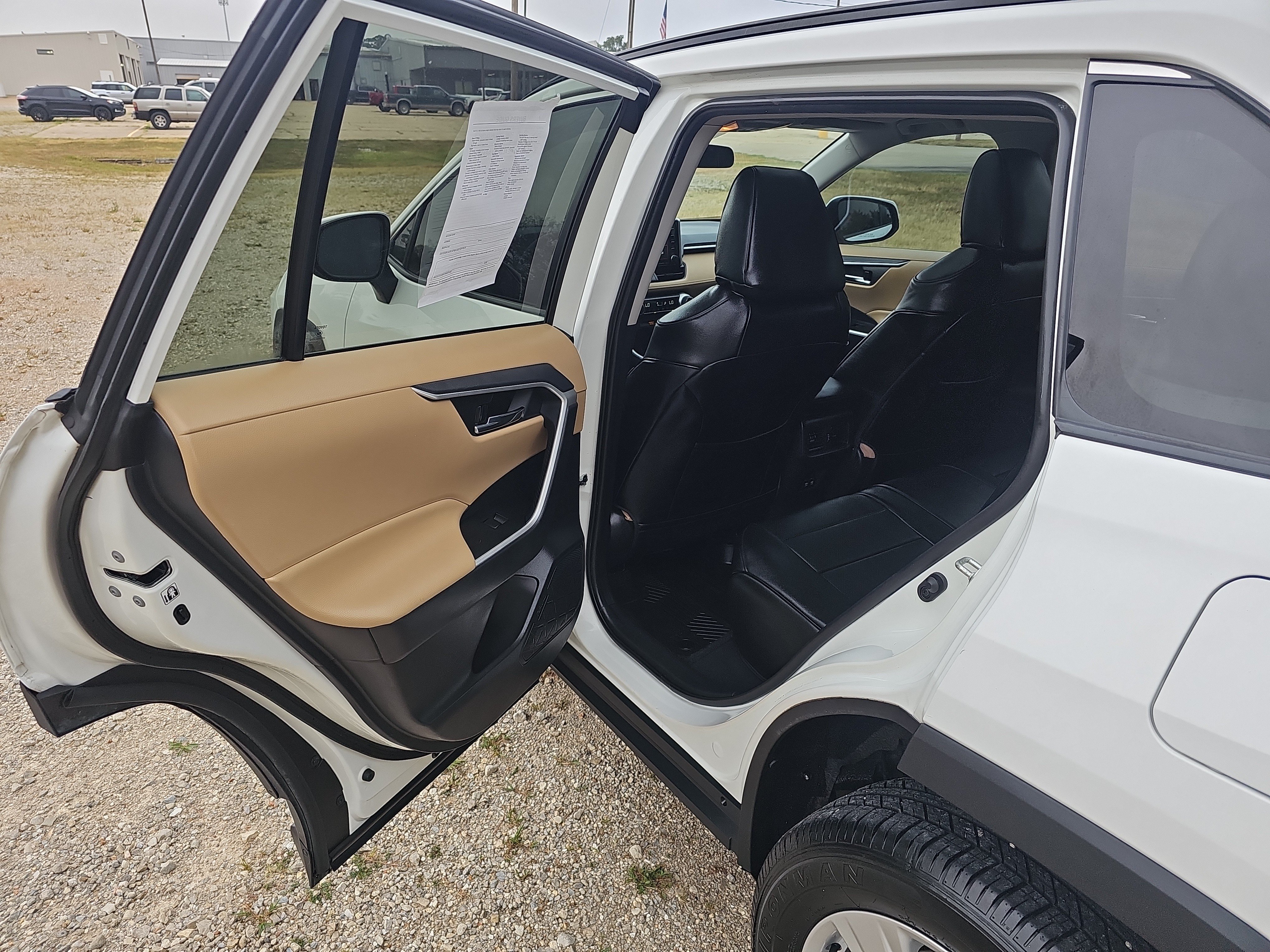 Used 2020 Toyota RAV4 XLE w/ Convenience Package FWD image 13