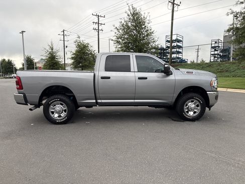 Used 2024 RAM 2500 Tradesman w/ Chrome Appearance Group AWD/4WD image 10
