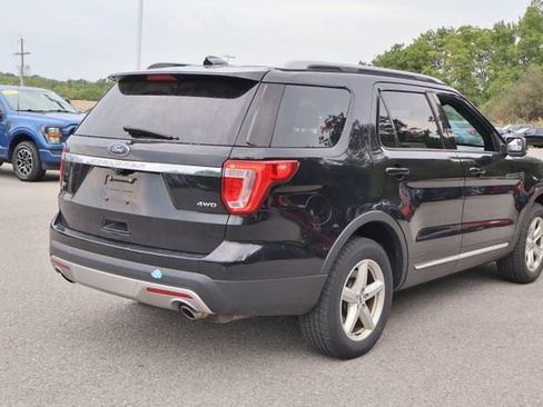 Used 2017 Ford Explorer XLT w/ Equipment Group 202A AWD/4WD image 7