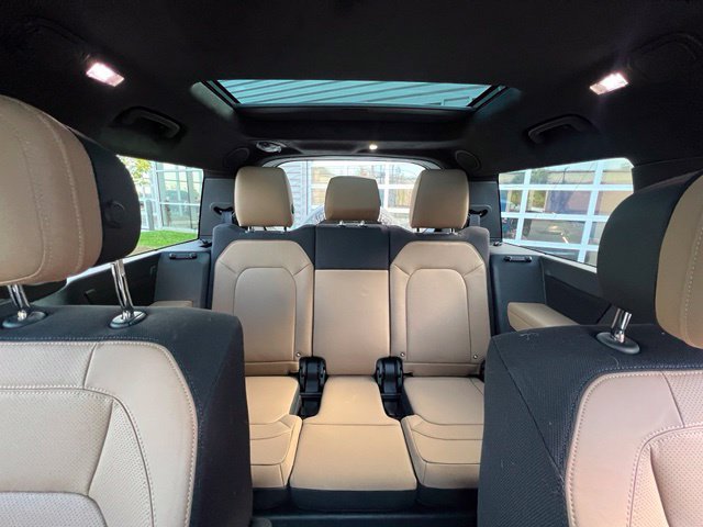 Used 2025 Land Rover Defender 130 V8 AWD/4WD image 21