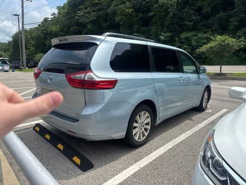 Used 2016 Toyota Sienna LE AWD/4WD image 6