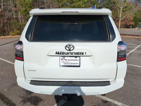 Used 2022 Toyota 4Runner SR5 Premium image 5