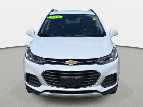 Used 2019 Chevrolet Trax LT w/ LT Convenience Package FWD image 2