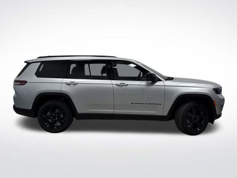 New 2025 Jeep Grand Cherokee L Altitude image 2