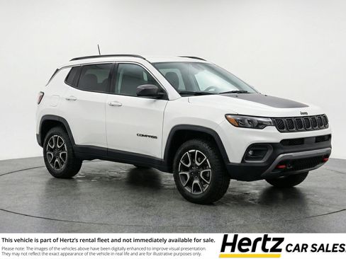 Used 2025 Jeep Compass Trailhawk AWD/4WD image 1