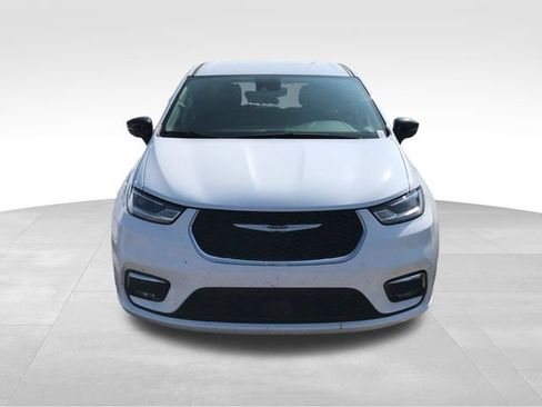 Used 2024 Chrysler Pacifica Limited FWD image 10