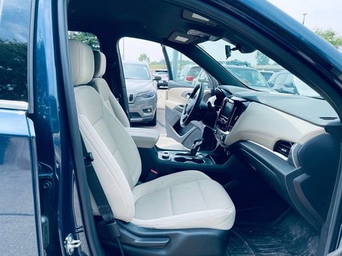 Used 2022 Chevrolet Traverse LS FWD image 24