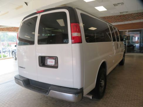 Used 2018 Chevrolet Express 3500 LT w/ LT Preferred Equipment Group RWD image 4