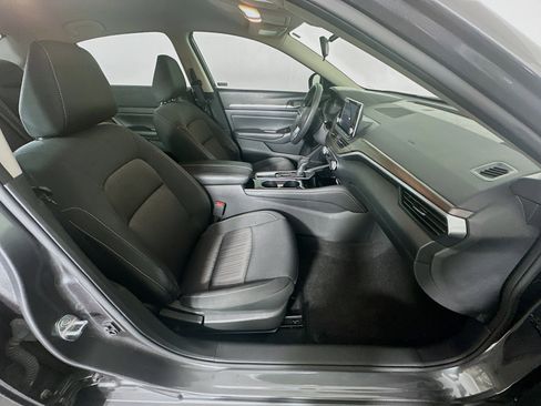 Used 2023 Nissan Altima 2.5 SV FWD image 29