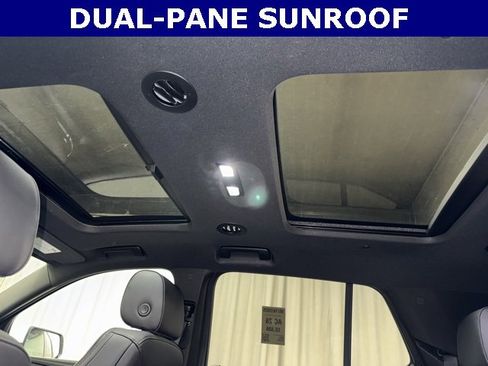 Used 2023 Chevrolet Traverse RS image 11