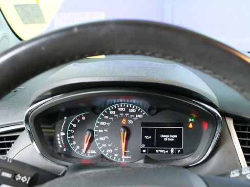 Used 2018 Chevrolet Trax LT w/ LT Convenience Package AWD/4WD image 17