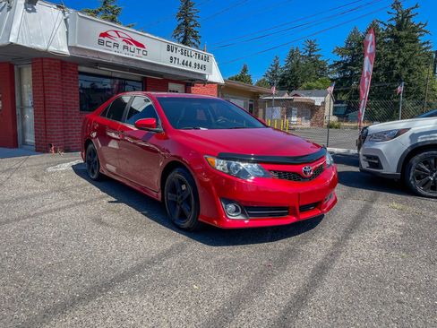 Used 2012 Toyota Camry SE FWD image 4
