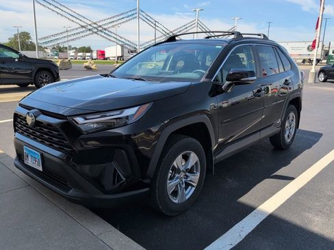 Used 2024 Toyota RAV4 XLE w/ Convenience Package AWD/4WD image 4
