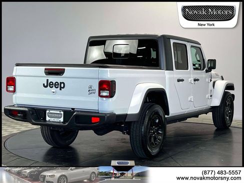 Used 2021 Jeep Gladiator Willys image 8