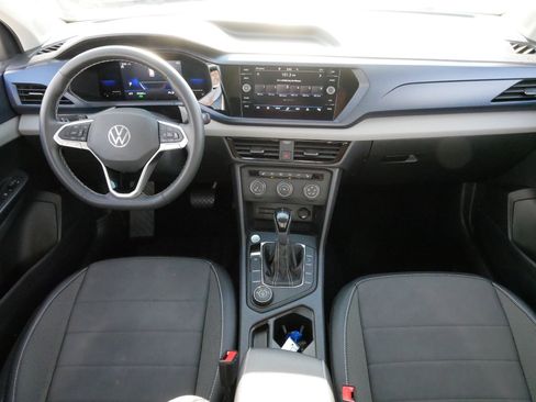 Certified 2022 Volkswagen Taos SE image 10