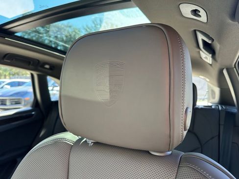 Used 2026 Porsche Macan AWD/4WD image 24