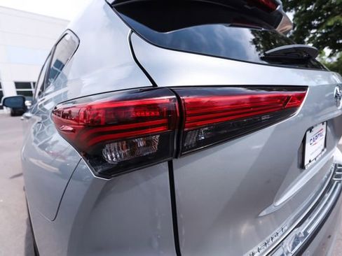 Used 2020 Toyota Highlander Platinum AWD/4WD image 16