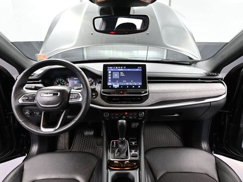 Used 2024 Jeep Compass Latitude w/ Convenience Group AWD/4WD image 26