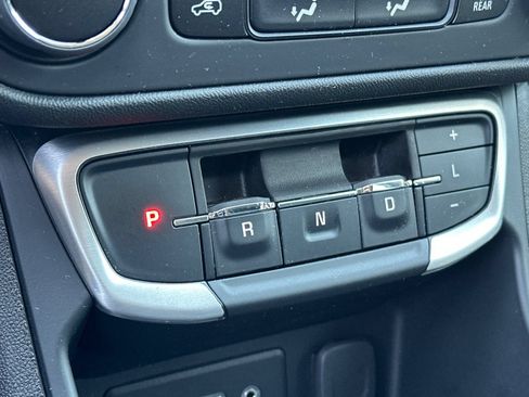 Used 2024 GMC Terrain SLE AWD/4WD image 26