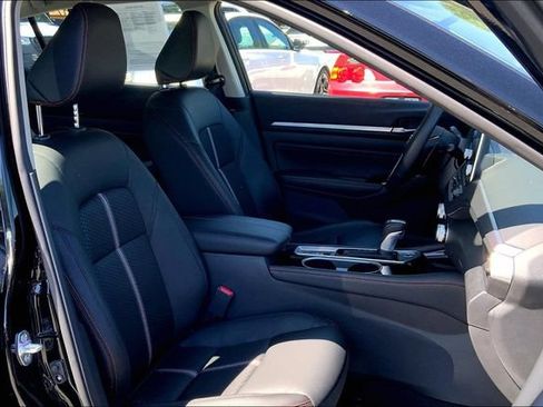 Used 2023 Nissan Altima 2.5 SR AWD/4WD image 7