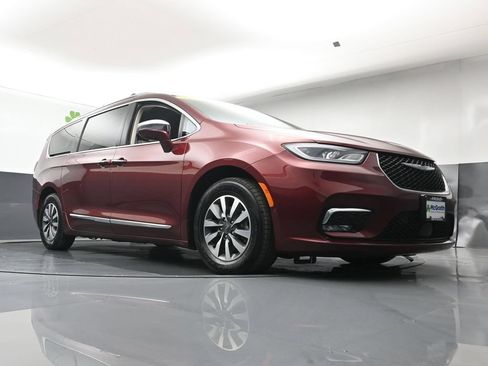 Used 2021 Chrysler Pacifica Limited w/ Premium & Safety Sphere Group FWD image 28