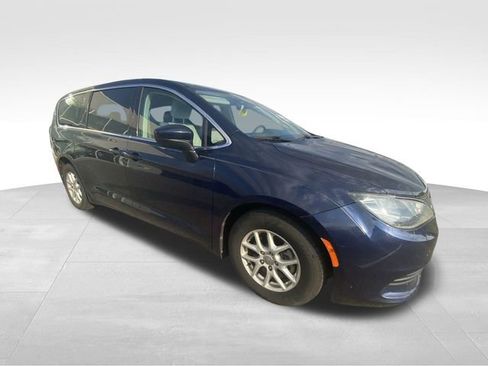 Used 2017 Chrysler Pacifica Touring image 15