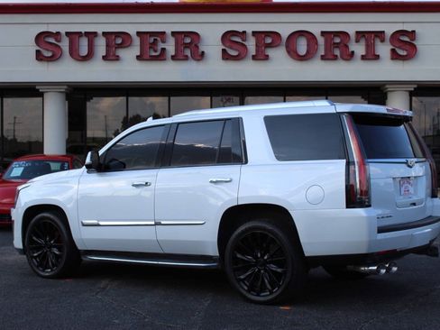 Used 2016 Cadillac Escalade Luxury AWD/4WD image 5